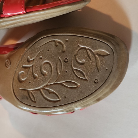 Solos by Softspots Red Heels - Picture 11 of 12